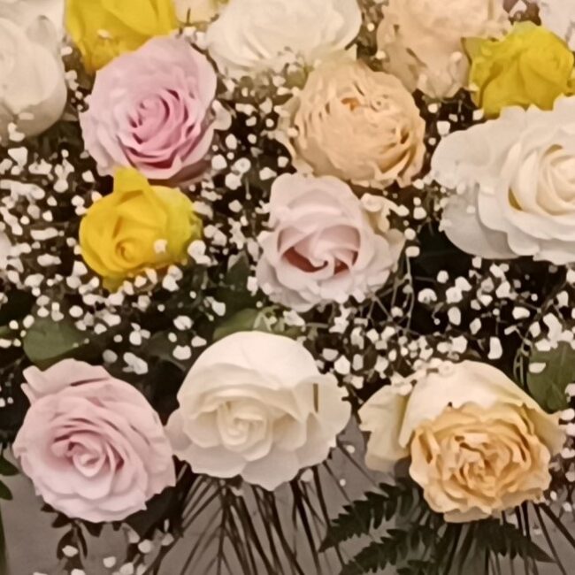 composizione rose colori tenui